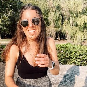 Meet your Posher, Olivia